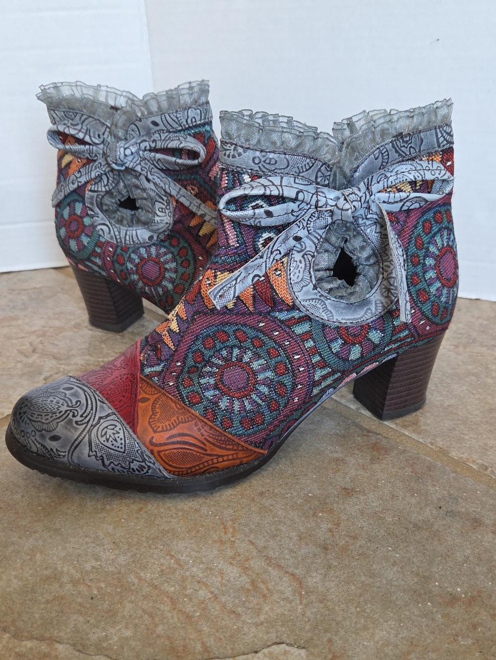 SOCOFY Boho Tapestry Patchwork Leather Ankle Boots Floral Lace Up Ruffle Heel
